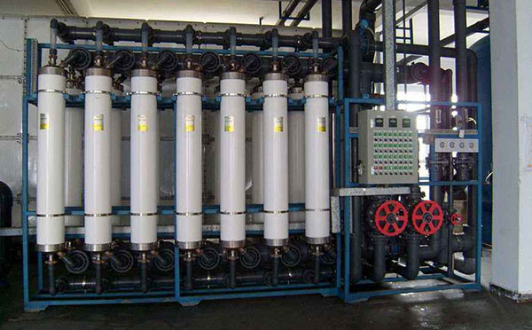 在使用超純水反滲透設(shè)備時(shí)需要注意的問(wèn)題有哪些 在使用超純水反滲透設(shè)備時(shí)需要注意的問(wèn)題有哪些