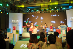 �����س��͉����B͸Ĥ���g(sh��)�b����(hu��)����Ʒ�l(f��)���ھ��e��